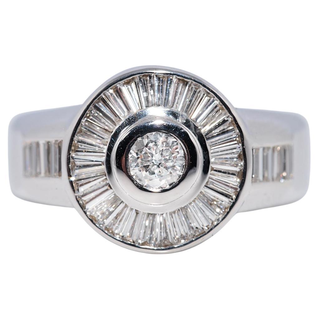 Vintage Circa 1990s 18k Gold Natural Diamond Decorared Round Design Ring