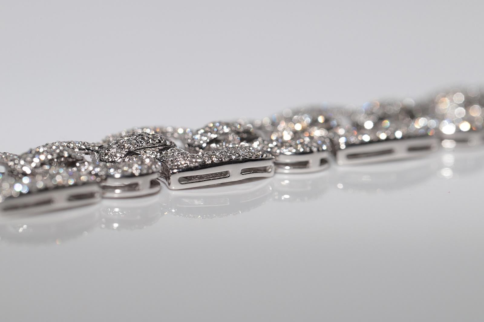 Vintage Circa 1990s 18k Gold Natural Diamond Decorated Amazing Bracelet For Sale 4