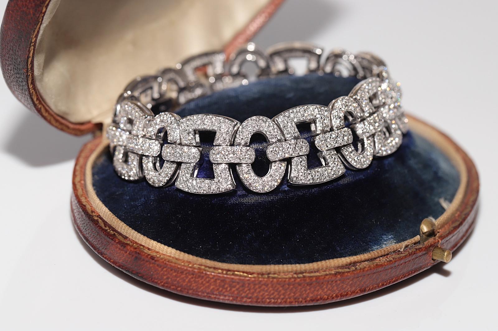 In very good condition.
Total weight is 43 grams.
Totally is diamond about 7 ct.
The diamond is has F-G color and vvs-vs clarity.
Total lenght is bracelet 19 cm.
Box is not included.
Please contact for any questions.