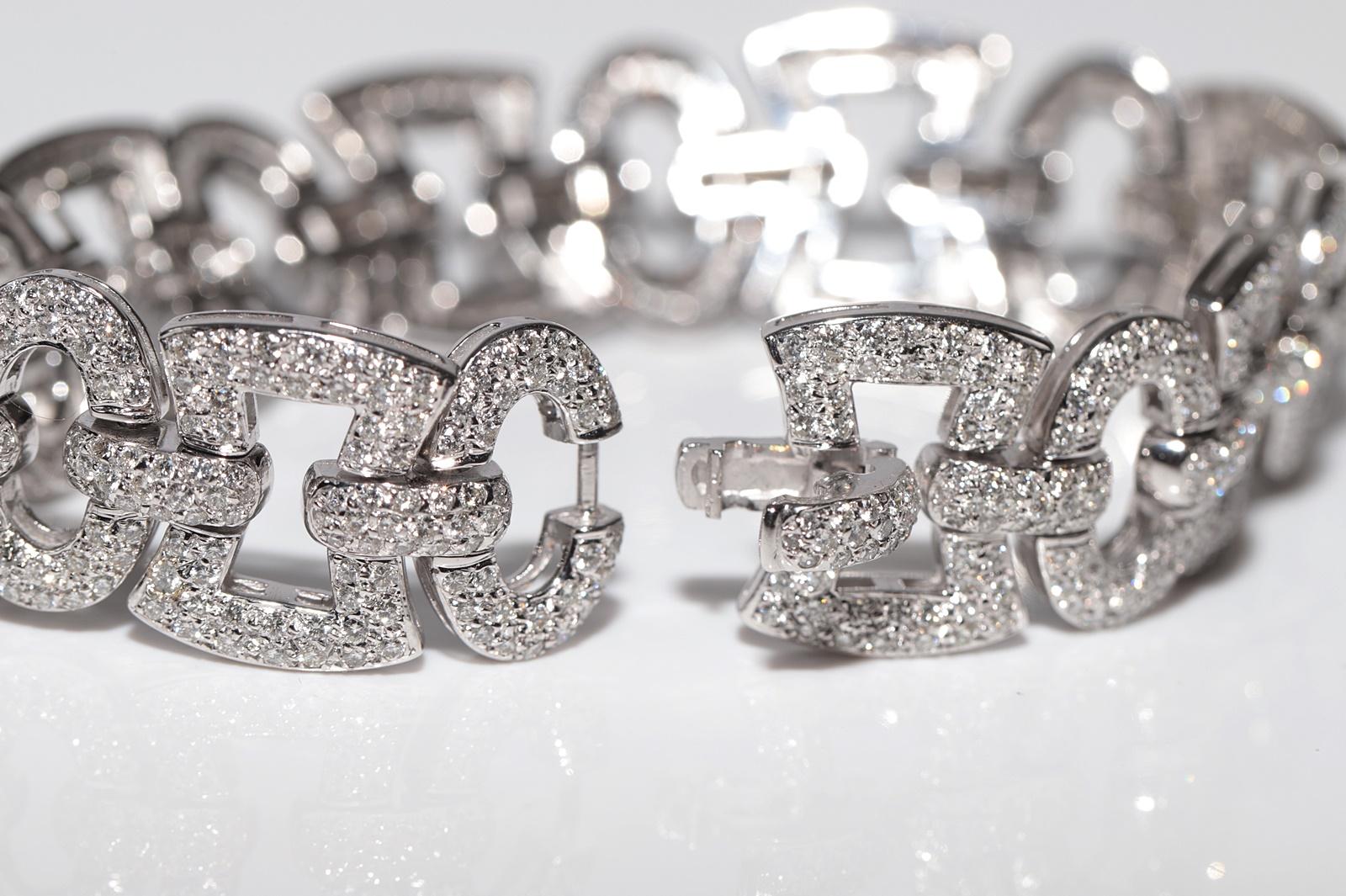 Vintage Circa 1990s 18k Gold Natural Diamond Decorated Amazing Bracelet In Good Condition For Sale In Fatih/İstanbul, 34