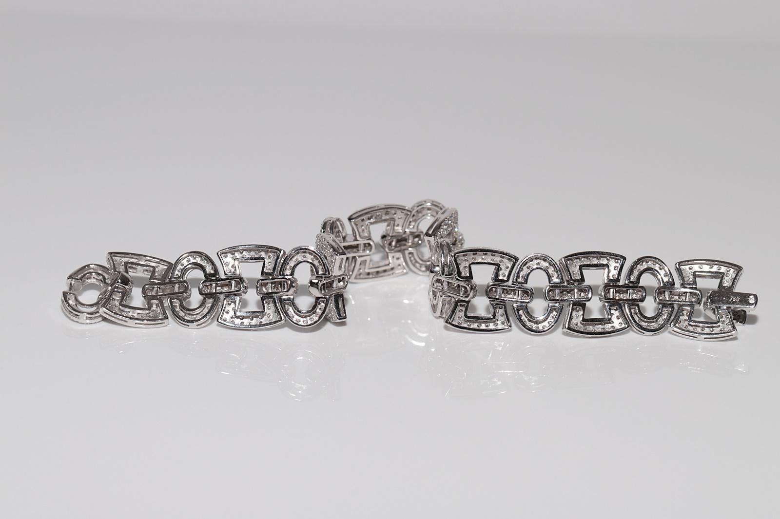 Vintage Circa 1990s 18k Gold Natural Diamond Decorated Amazing Bracelet For Sale 2