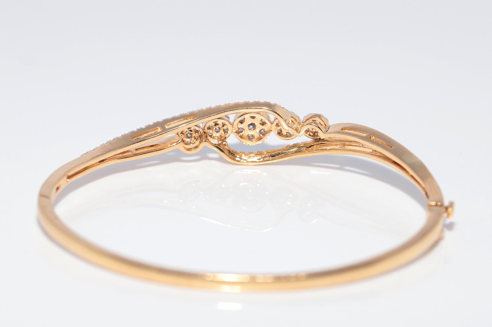 Vintage CIRCA 1990er Jahre 18k Gold natürlichen Diamanten verziert Armreif Armband im Angebot 4