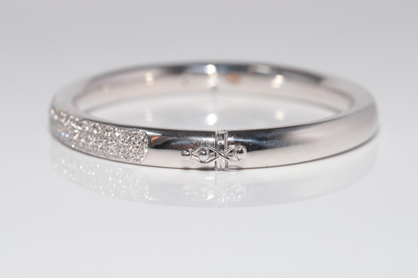 Vintage CIRCA 1990er Jahre 18k Gold natürlichen Diamanten verziert Armreif Armband im Angebot 5