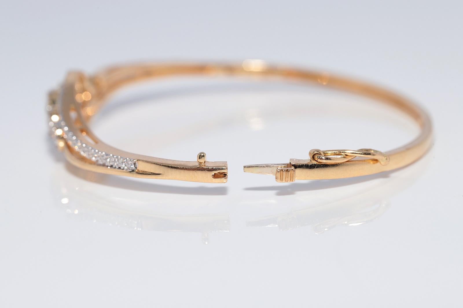 Vintage CIRCA 1990er Jahre 18k Gold natürlichen Diamanten verziert Armreif Armband im Angebot 5