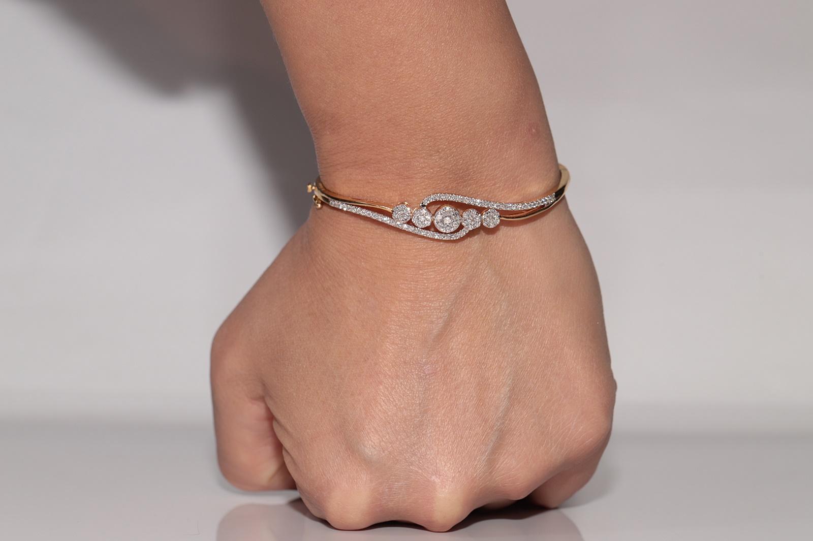 Vintage CIRCA 1990er Jahre 18k Gold natürlichen Diamanten verziert Armreif Armband im Angebot 9