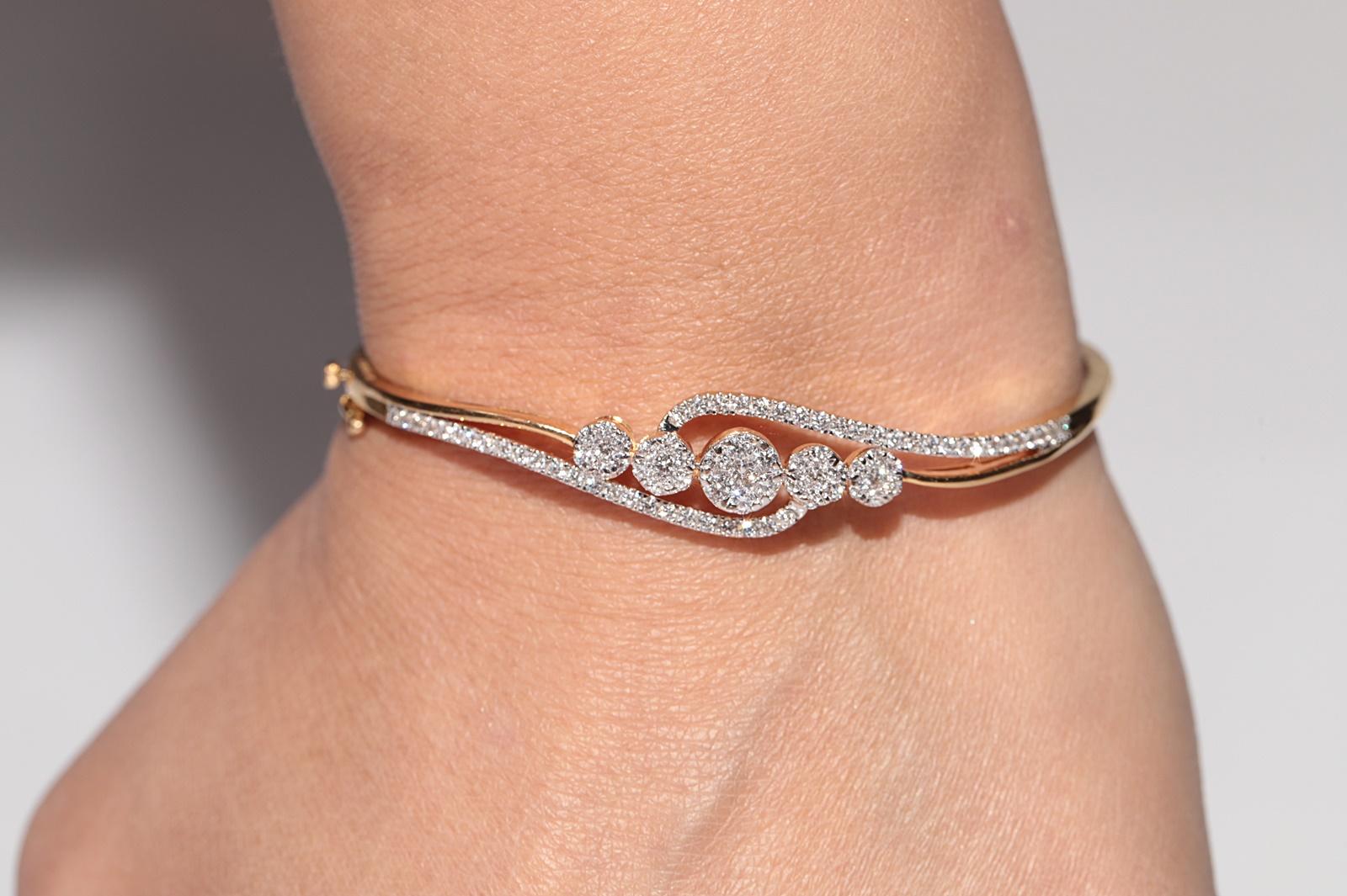 Vintage CIRCA 1990er Jahre 18k Gold natürlichen Diamanten verziert Armreif Armband im Angebot 10