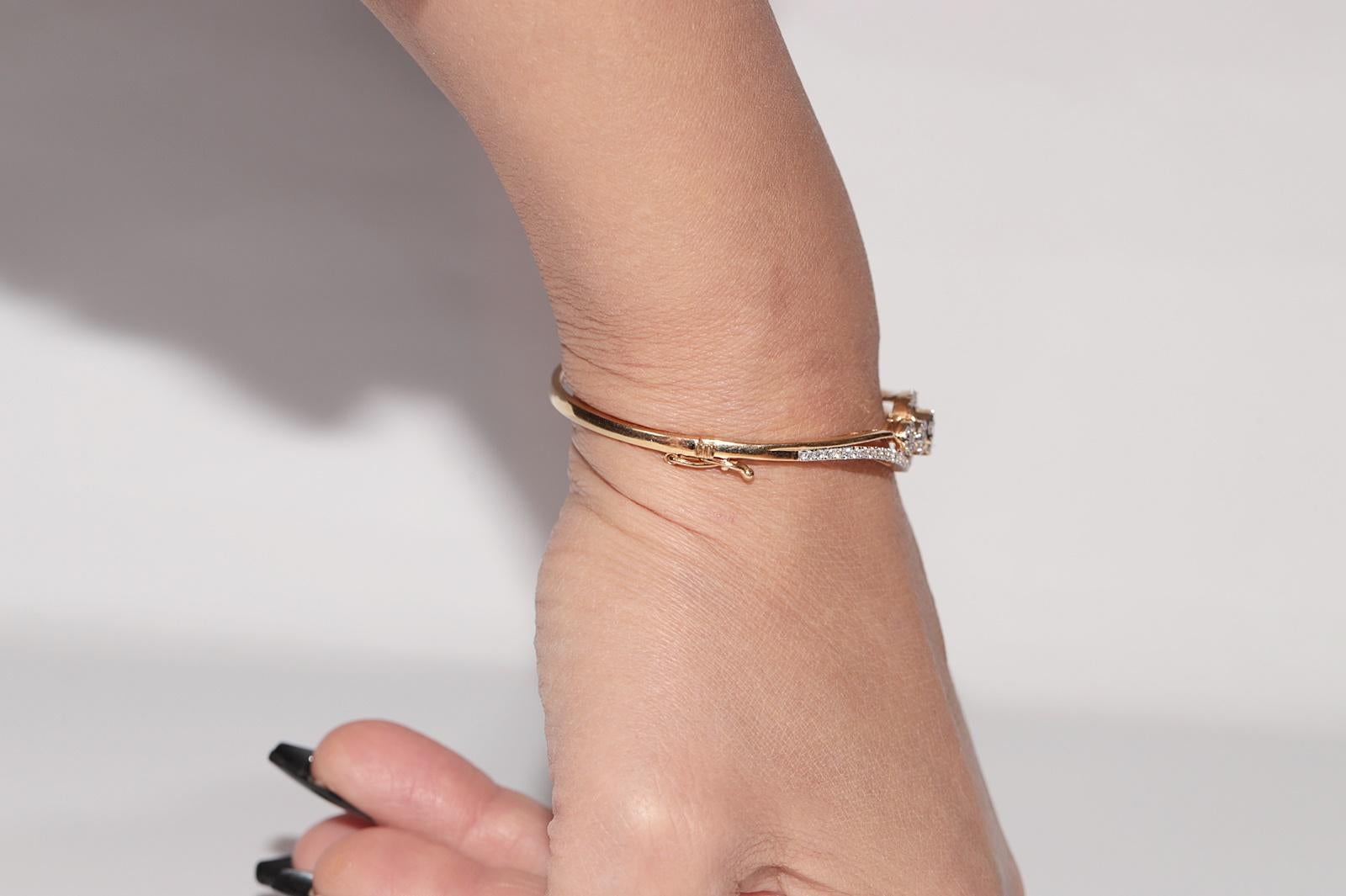 Vintage CIRCA 1990er Jahre 18k Gold natürlichen Diamanten verziert Armreif Armband im Angebot 11