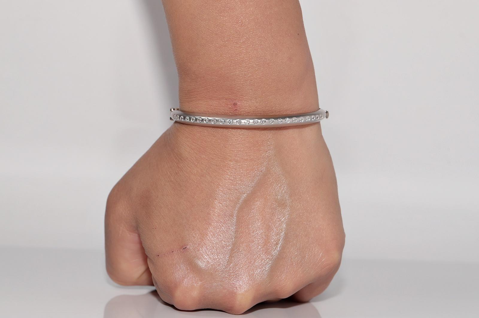 Vintage CIRCA 1990er Jahre 18k Gold natürlichen Diamanten verziert Armreif Armband im Angebot 13