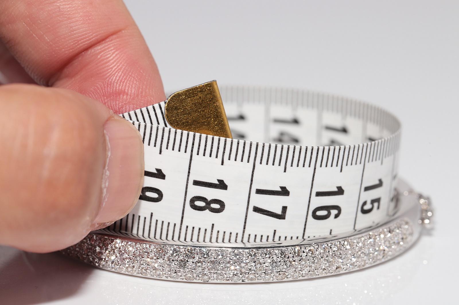 Vintage CIRCA 1990er Jahre 18k Gold natürlichen Diamanten verziert Armreif Armband im Angebot 13