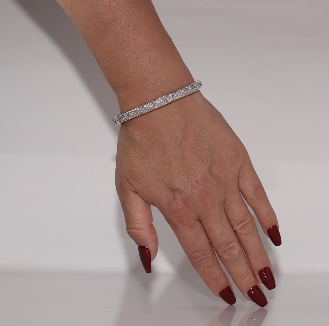 In sehr gutem Zustand.
Das Gesamtgewicht beträgt 29,9 Gramm.
Insgesamt ist Diamant 2,50 ct.
Der Diamant hat die Farbe G-H-I und die Reinheit vvs-vs.
Die Schachtel ist nicht enthalten.
Bitte kontaktieren Sie uns bei Fragen.