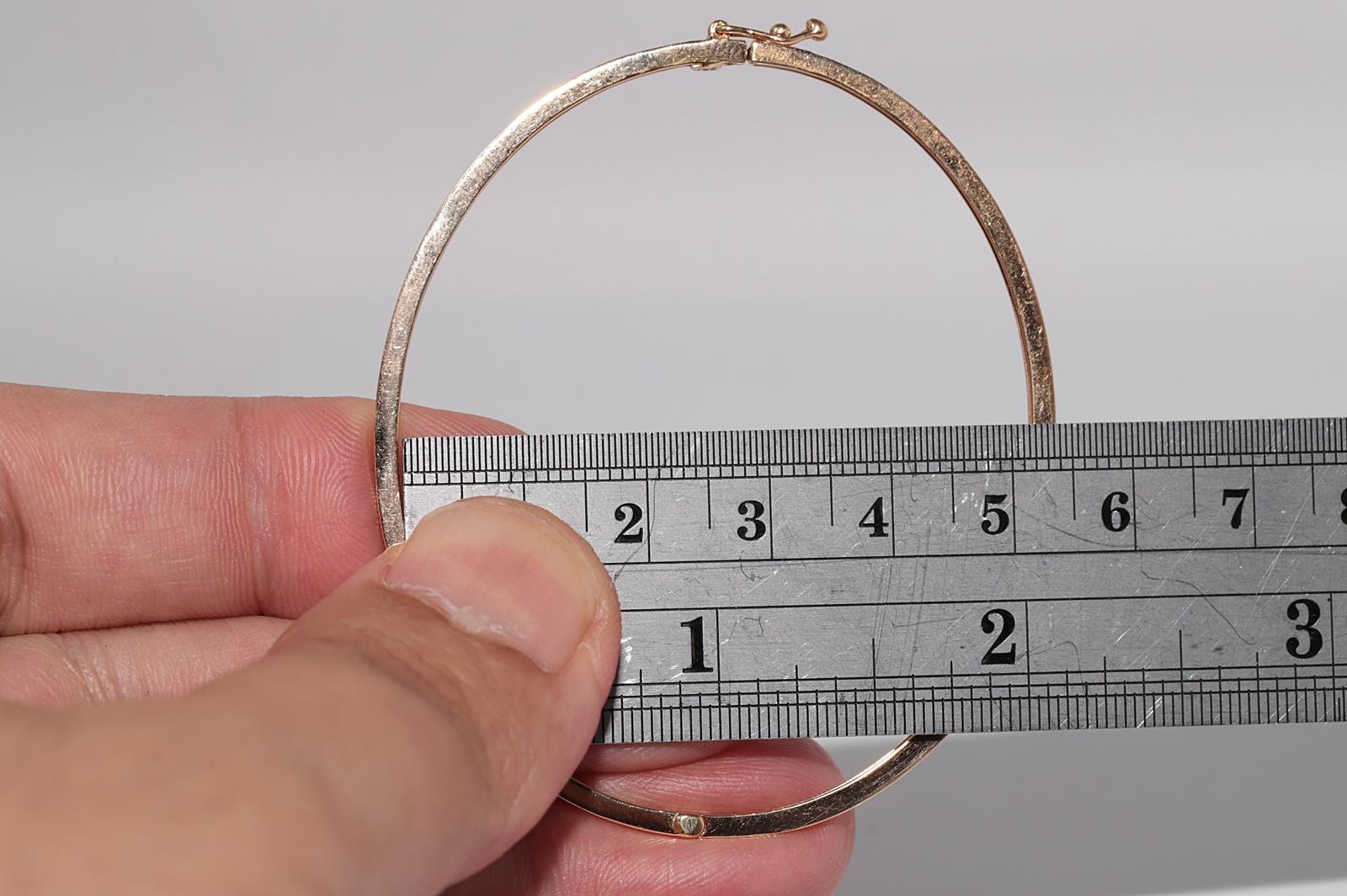 Vintage CIRCA 1990er Jahre 18k Gold natürlichen Diamanten verziert Armreif Armband im Angebot 14