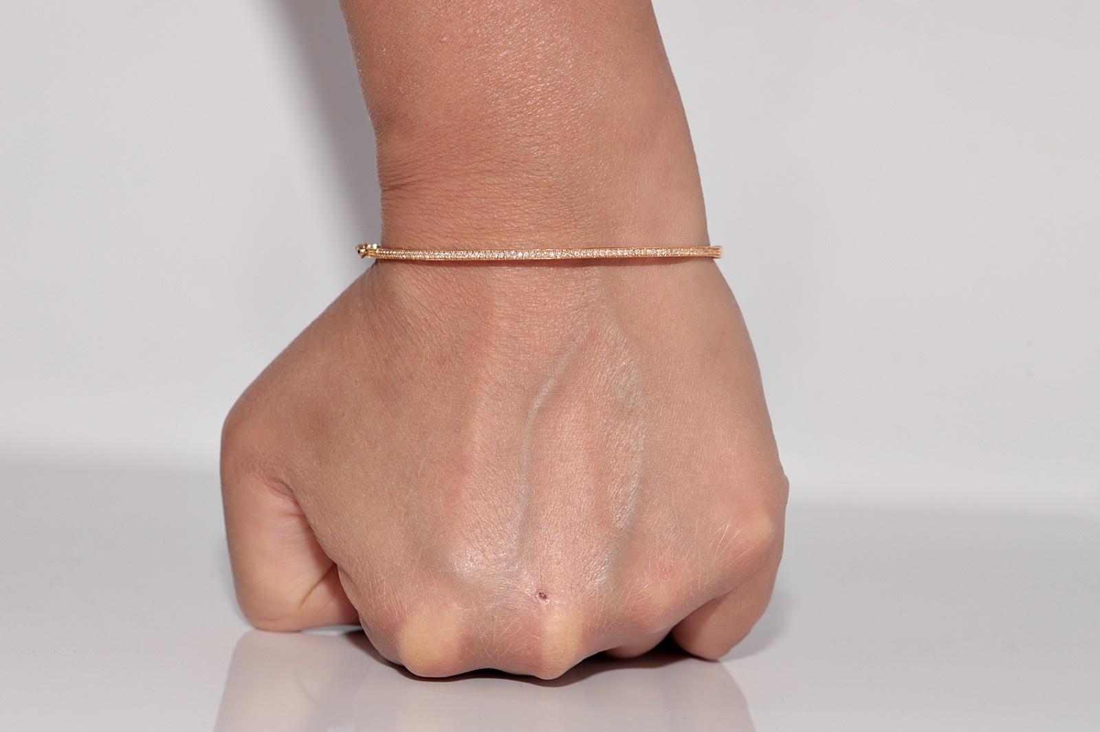 Vintage CIRCA 1990er Jahre 18k Gold natürlichen Diamanten verziert Armreif Armband (Retro) im Angebot