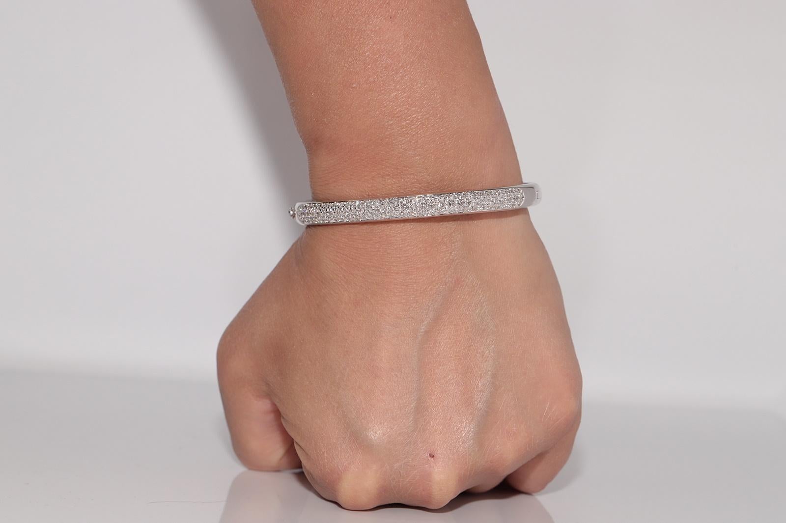 Vintage CIRCA 1990er Jahre 18k Gold natürlichen Diamanten verziert Armreif Armband (Retro) im Angebot