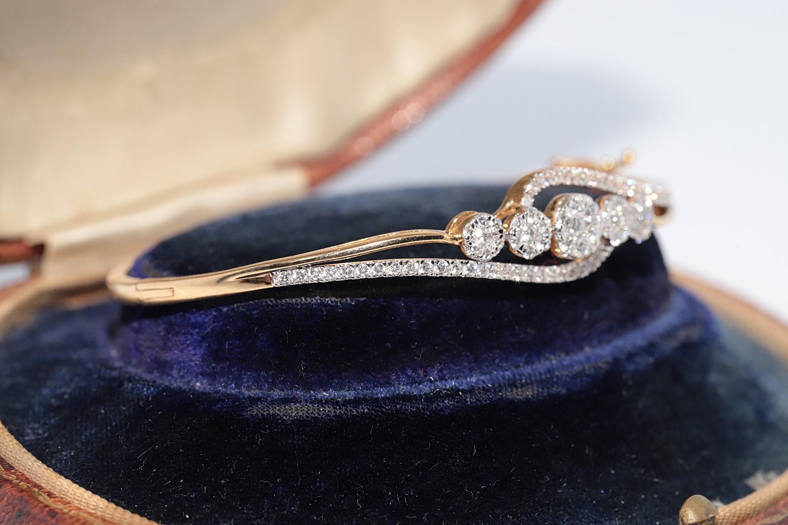 Vintage CIRCA 1990er Jahre 18k Gold natürlichen Diamanten verziert Armreif Armband (Kunsthandwerker*in) im Angebot