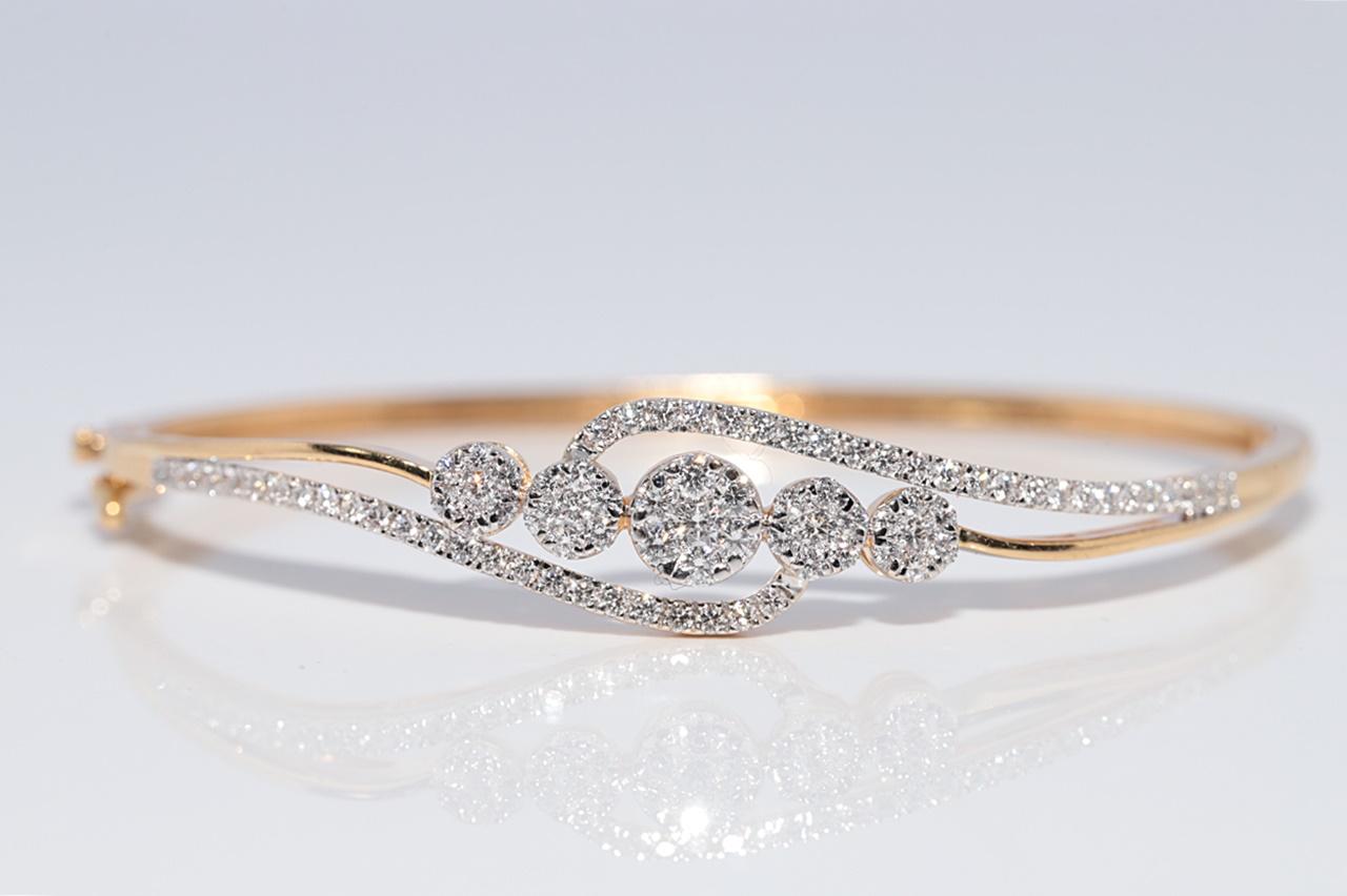 Vintage CIRCA 1990er Jahre 18k Gold natürlichen Diamanten verziert Armreif Armband (Brillantschliff) im Angebot