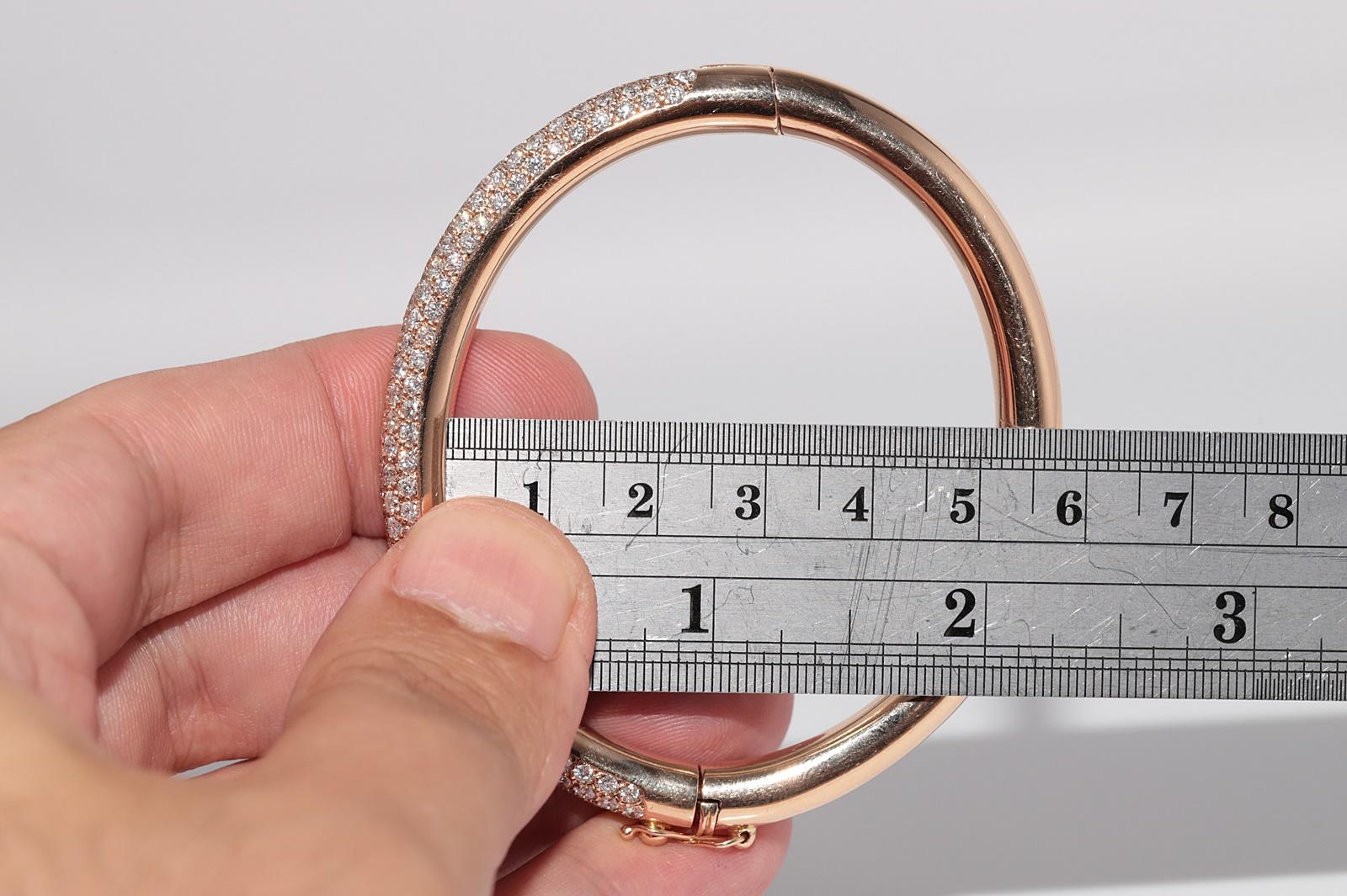 Vintage CIRCA 1990er Jahre 18k Gold Natürliche Diamanten dekoriert Armreif Starke Armbänder im Angebot 10
