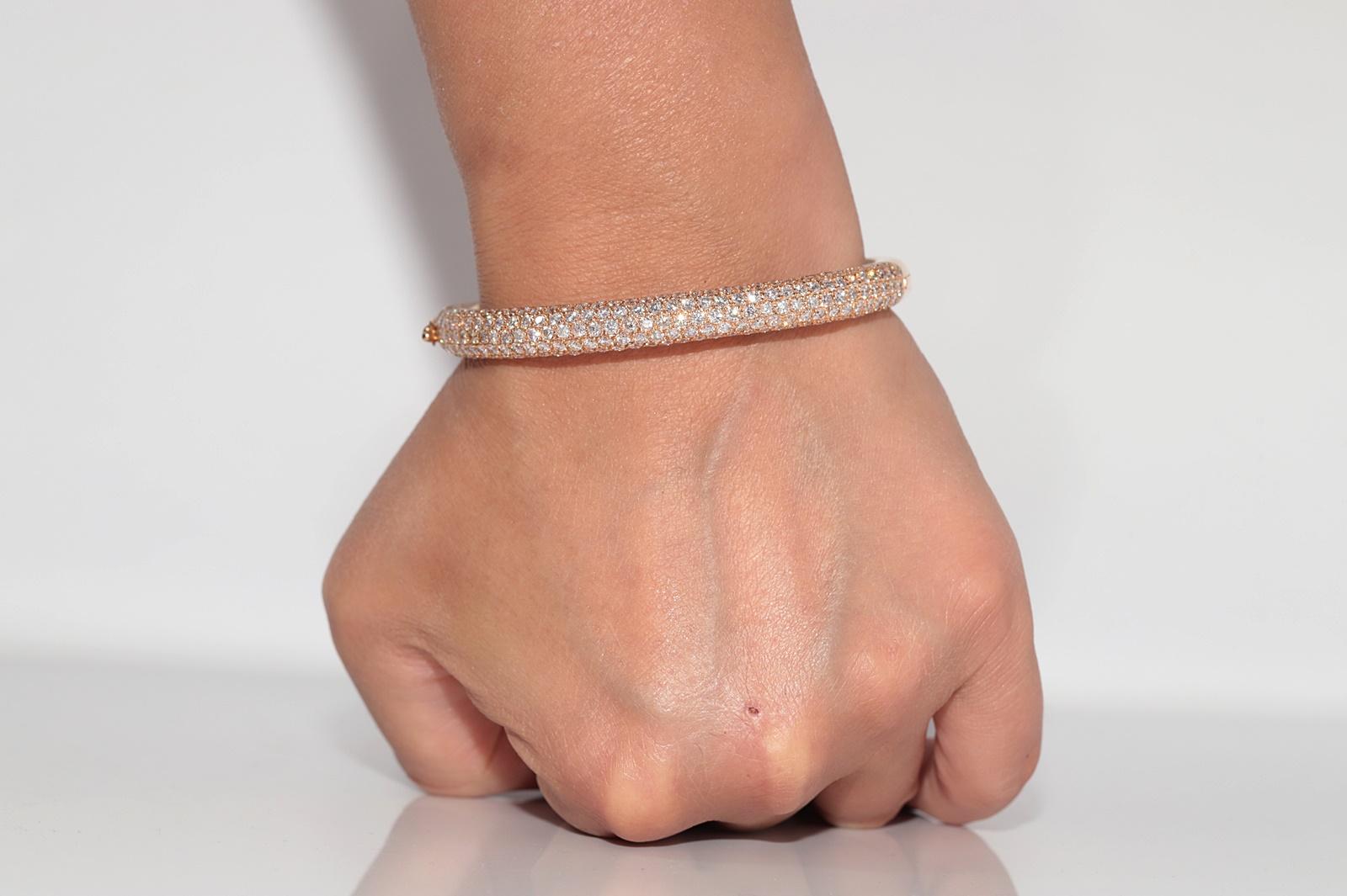 Vintage CIRCA 1990er Jahre 18k Gold Natürliche Diamanten dekoriert Armreif Starke Armbänder im Angebot 13