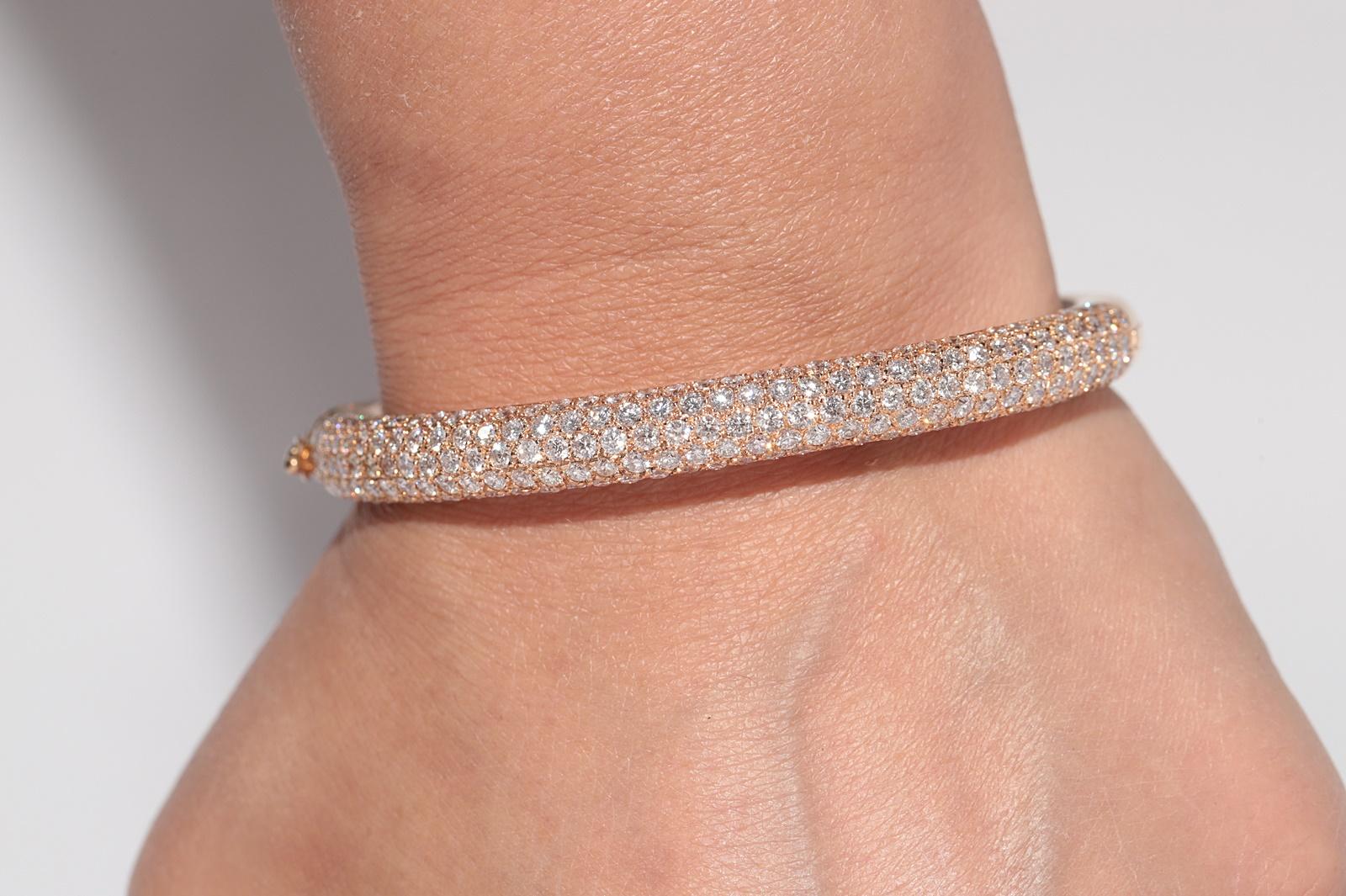 Vintage CIRCA 1990er Jahre 18k Gold Natürliche Diamanten dekoriert Armreif Starke Armbänder im Angebot 14