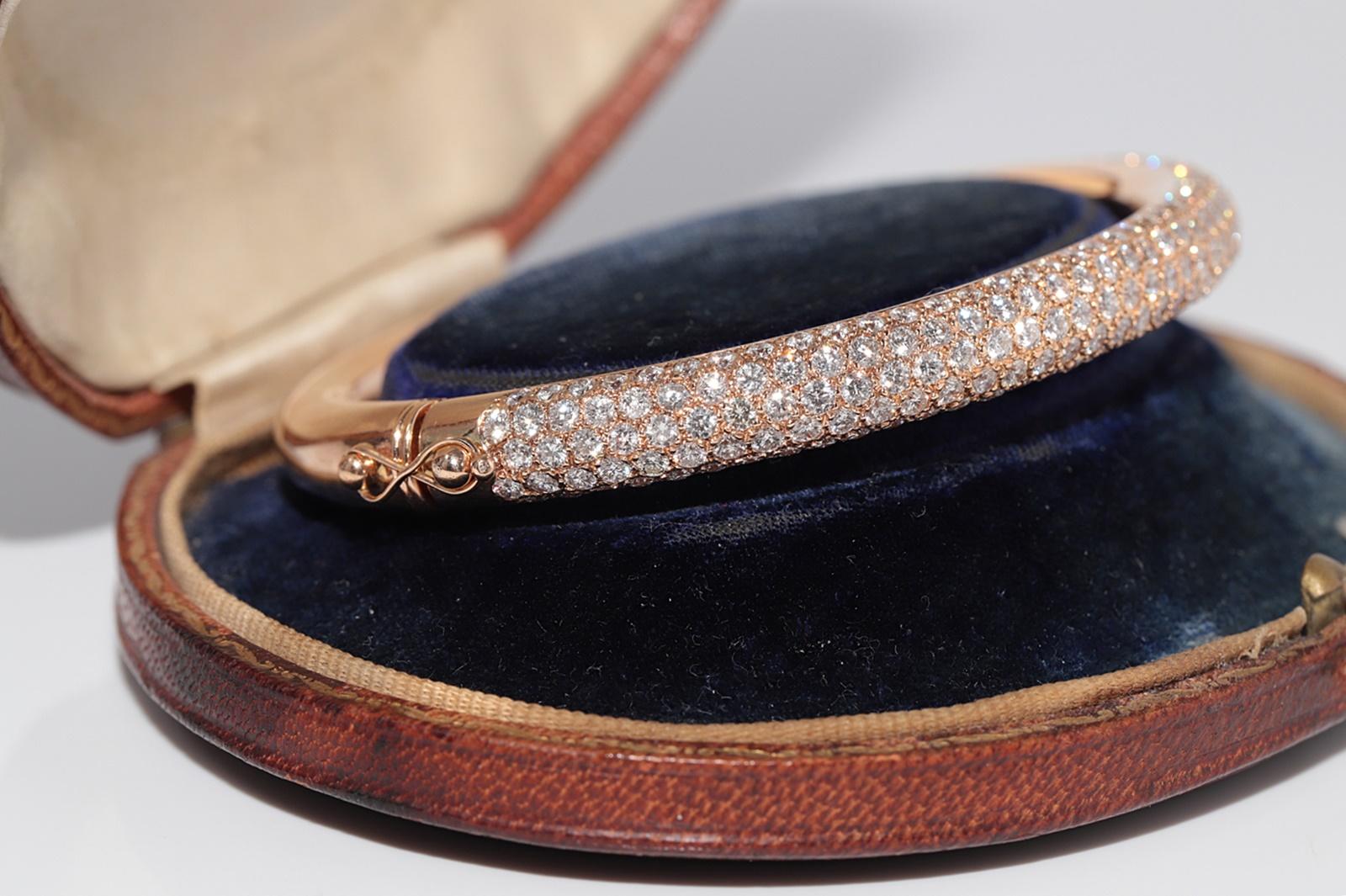 Vintage CIRCA 1990er Jahre 18k Gold Natürliche Diamanten dekoriert Armreif Starke Armbänder (Retro) im Angebot