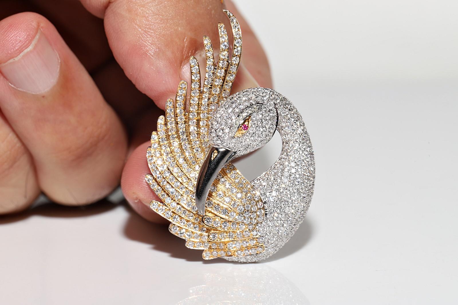 Vintage Circa 1990s 18k Gold Natural Diamond Decorated Bird Amazing Brooch For Sale 10