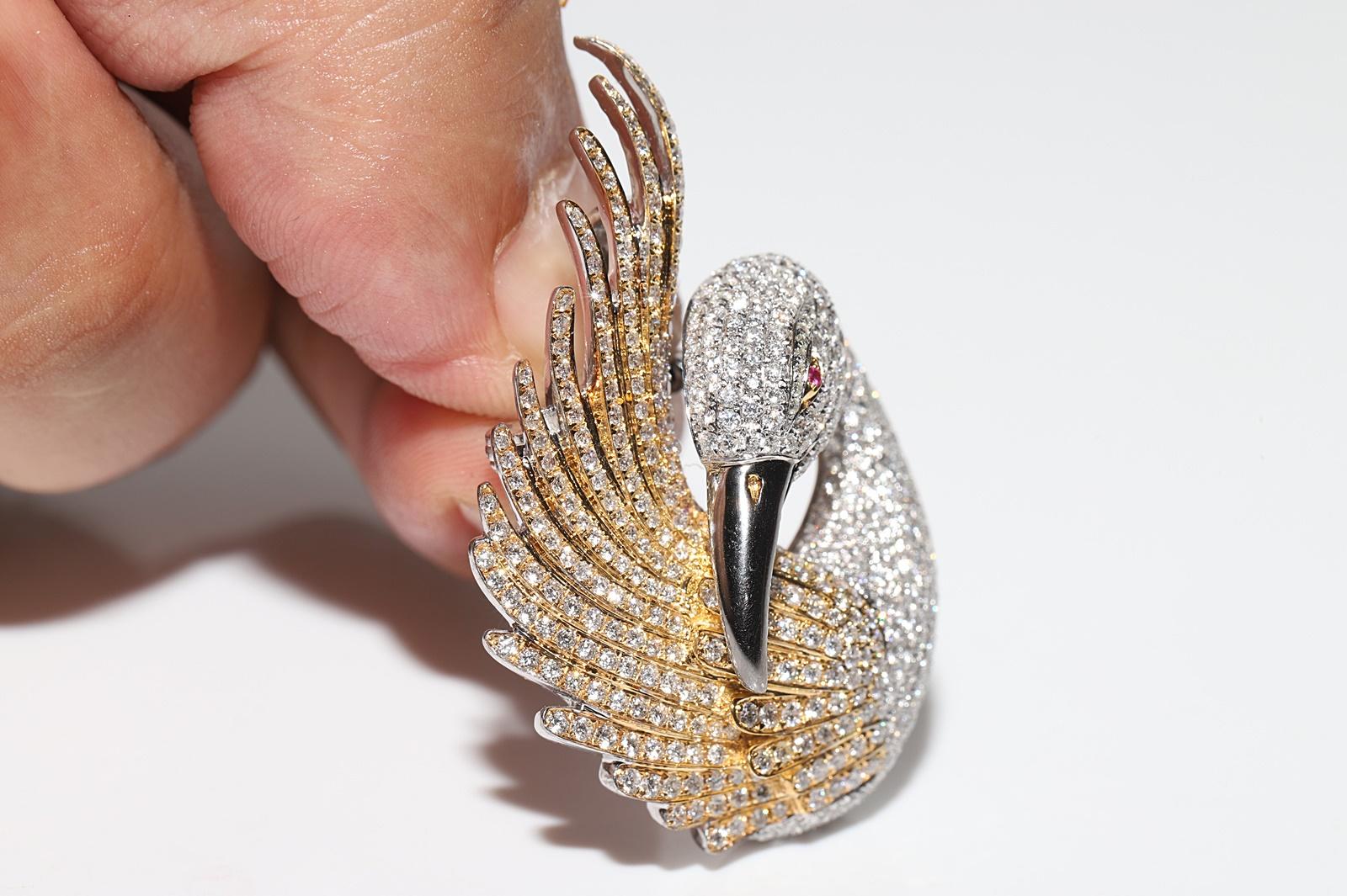 Vintage Circa 1990s 18k Gold Natural Diamond Decorated Bird Amazing Brooch For Sale 11