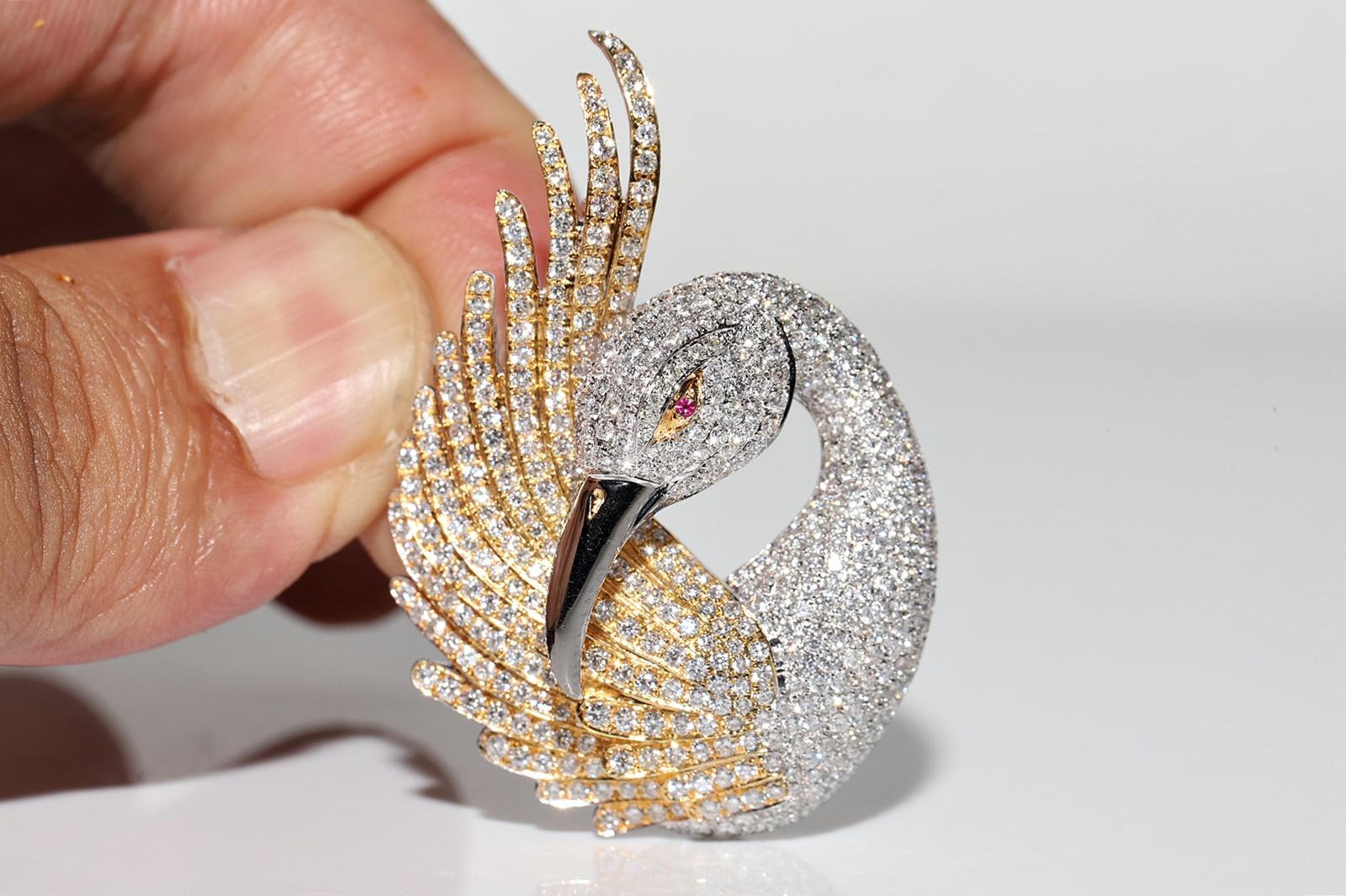 Retro Vintage Circa 1990s 18k Gold Natural Diamond Decorated Bird Amazing Brooch For Sale