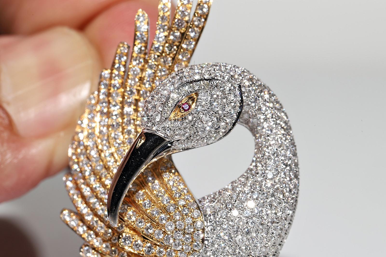 Vintage Circa 1990s 18k Gold Natural Diamond Decorated Bird Amazing Brooch In Good Condition For Sale In Fatih/İstanbul, 34