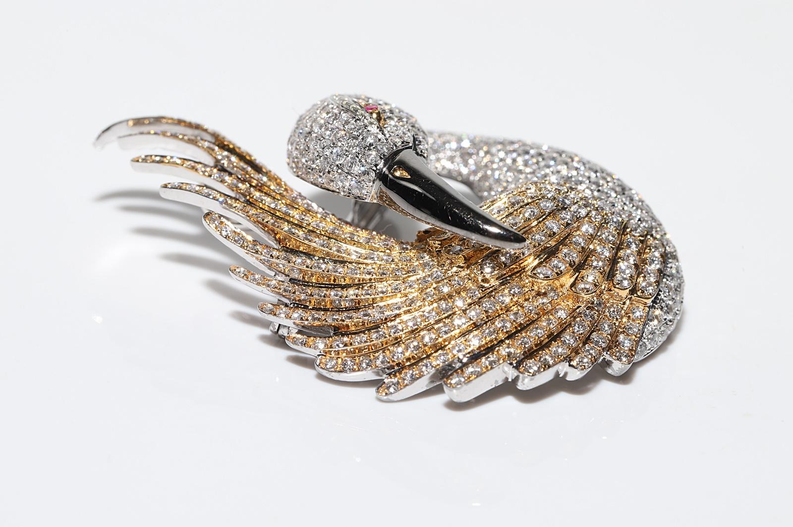 Vintage Circa 1990s 18k Gold Natural Diamond Decorated Bird Amazing Brooch For Sale 1