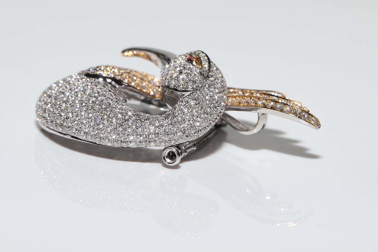 Vintage Circa 1990s 18k Gold Natural Diamond Decorated Bird Amazing Brooch For Sale 3