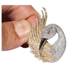 Broche vintage circa años 90 de oro de 18 quilates decorado con diamantes naturales Pájaro asombroso