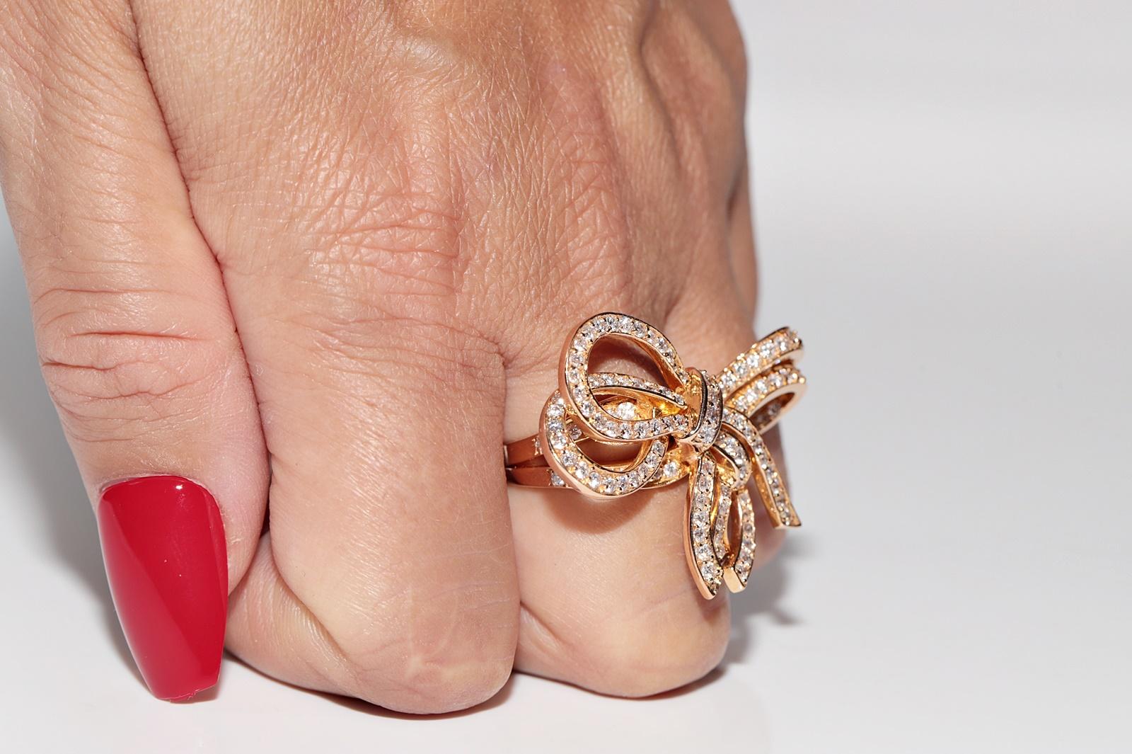 Anello d'epoca CIRCA 1990 in oro 18k con diamanti naturali e decorazione a forma di arco in vendita 10