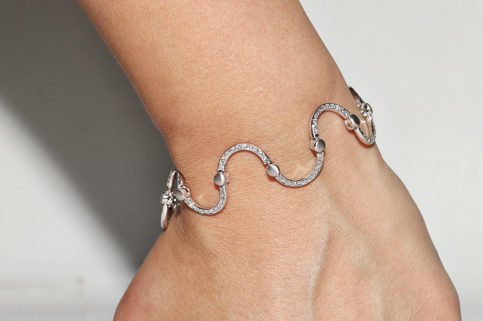 Vintage Circa 1990er Jahre 18k Gold Natürliches Diamant-Dekoriertes Vintage-Armband im Angebot 11