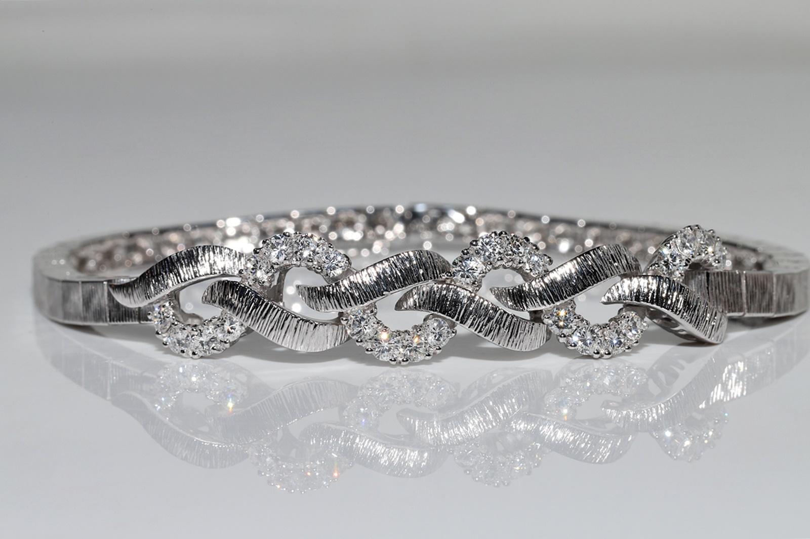 Brilliant Cut Vintage Circa 1990s 18k Gold Natural Diamond Decorated Bracelet For Sale