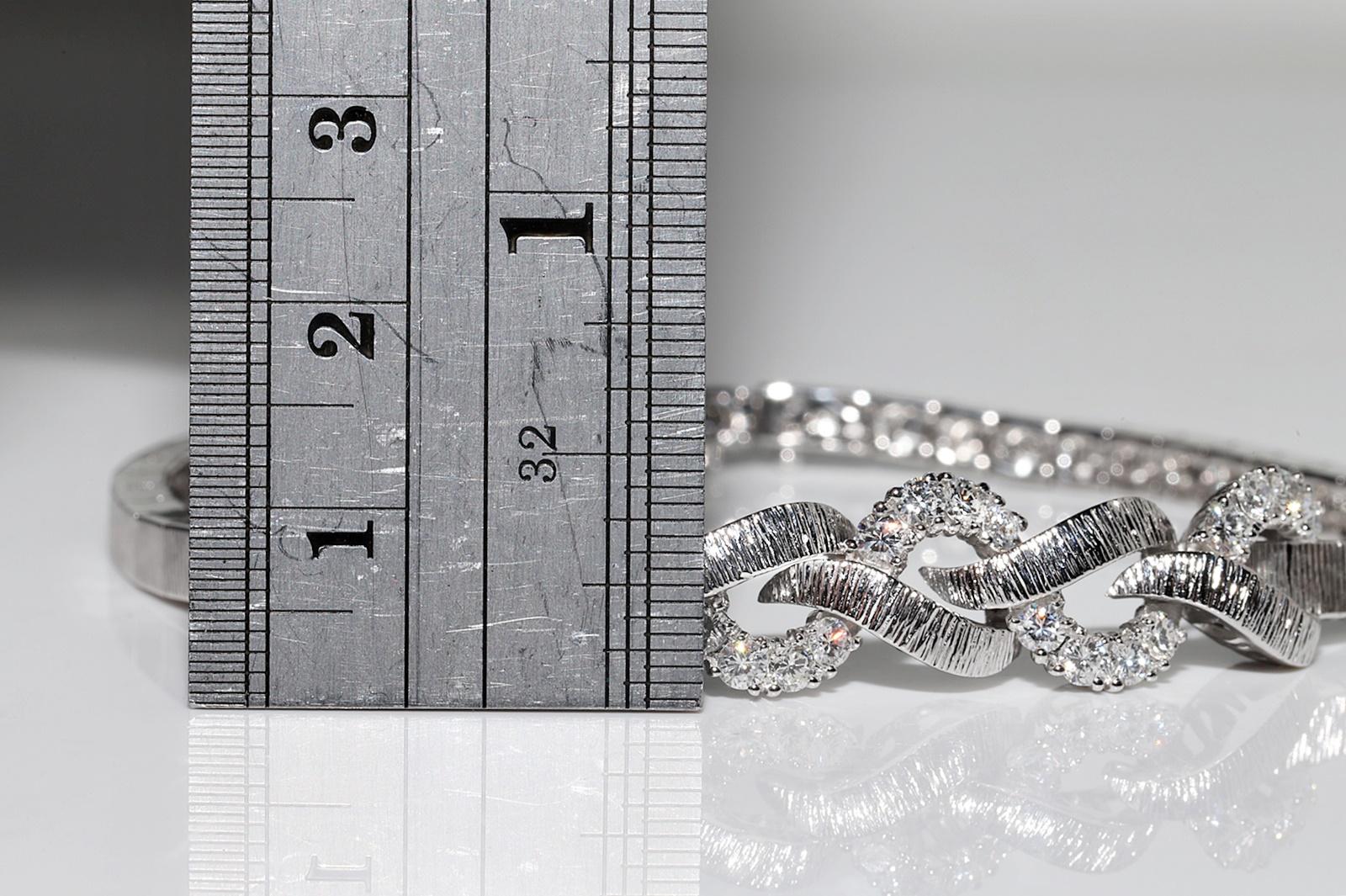 Vintage Circa 1990s 18k Gold Natural Diamond Decorated Bracelet In Good Condition For Sale In Fatih/İstanbul, 34