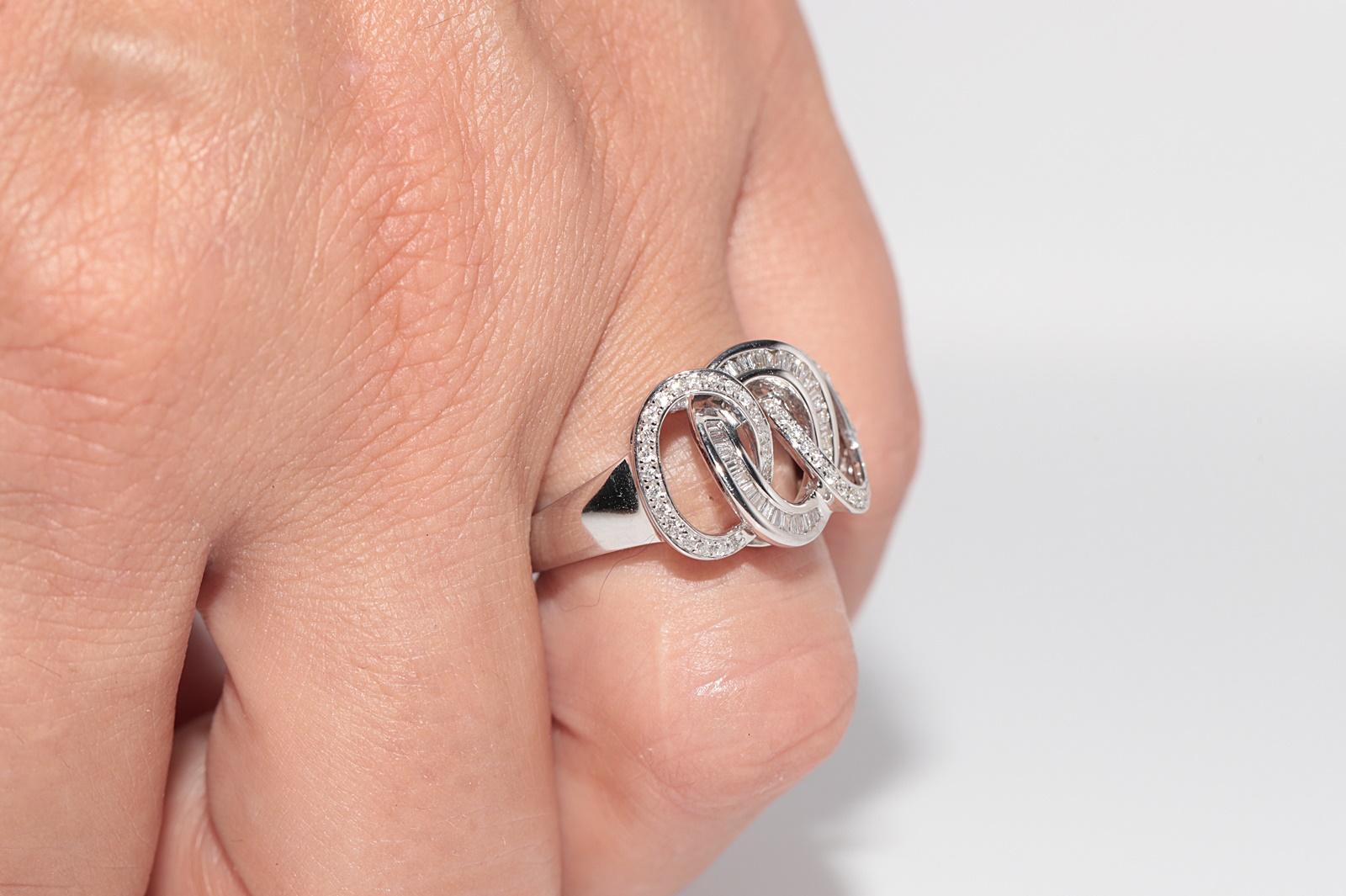 Vintage CIRCA 1990er Jahre 18k Gold natürlichen Diamanten dekoriert Kreis Design Ring (Brillantschliff) im Angebot