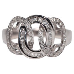 Vintage CIRCA 1990 Bague en or 18k ornée d'un diamant naturel et d'un design en forme de cercle