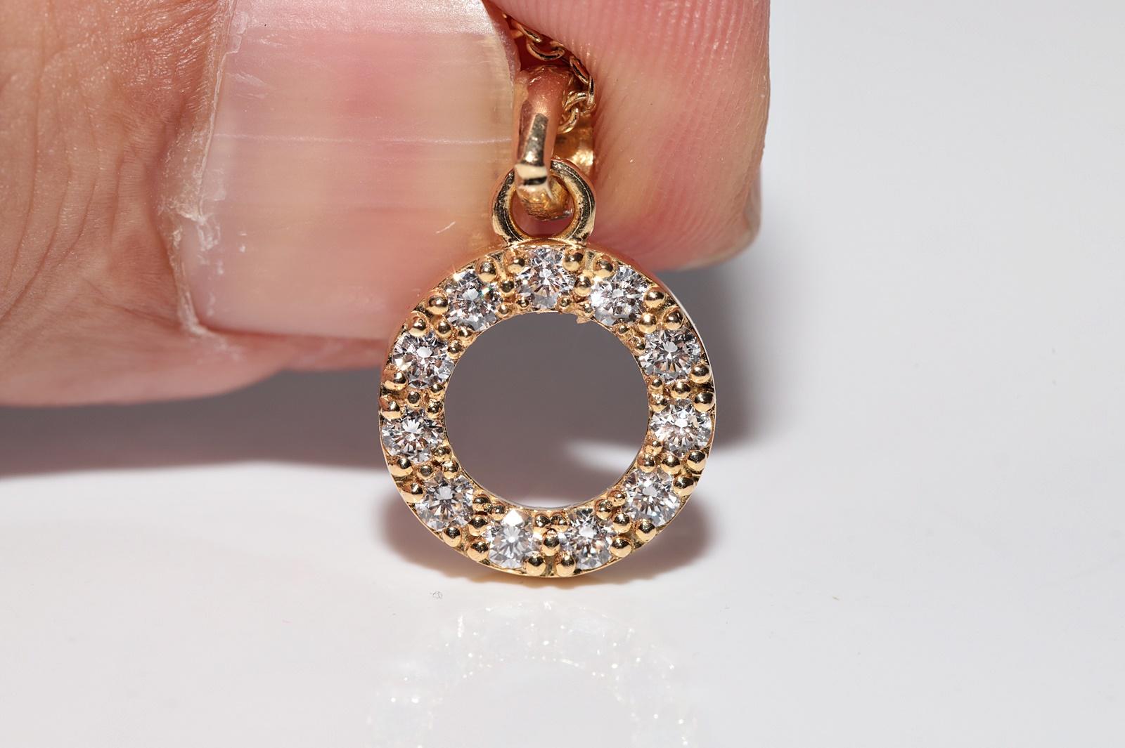 Vintage Circa 1990s 18k Gold Natural Diamond Decorated Circle Pendant Necklace For Sale 4