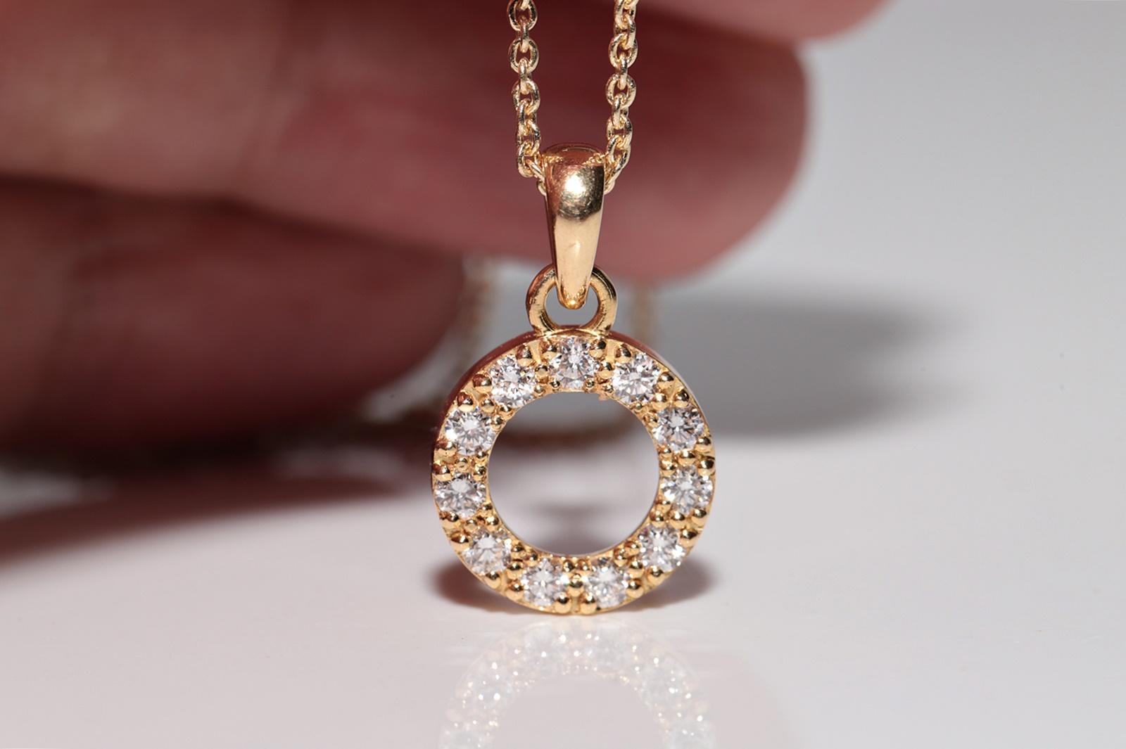 Vintage Circa 1990s 18k Gold Natural Diamond Decorated Circle Pendant Necklace In Good Condition For Sale In Fatih/İstanbul, 34