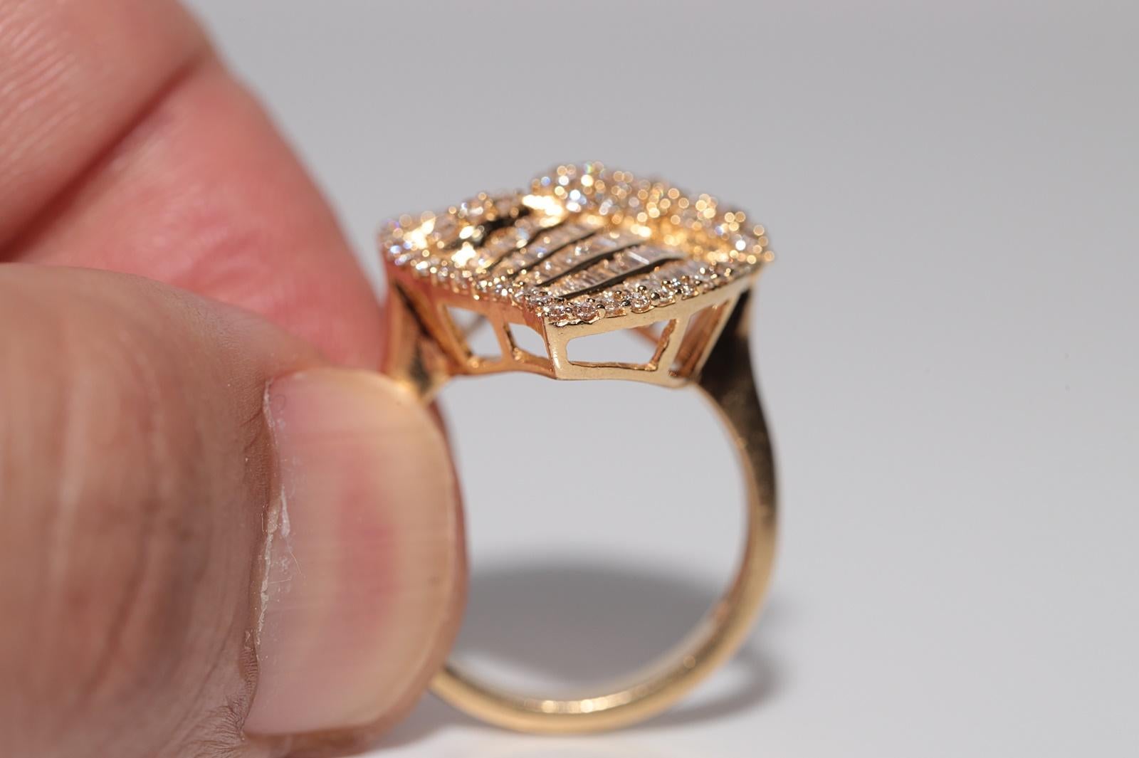 Vintage Circa 1990er Jahre 18k Gold natürlicher Diamant  Dekorierter Cluster-Ring im Angebot 7