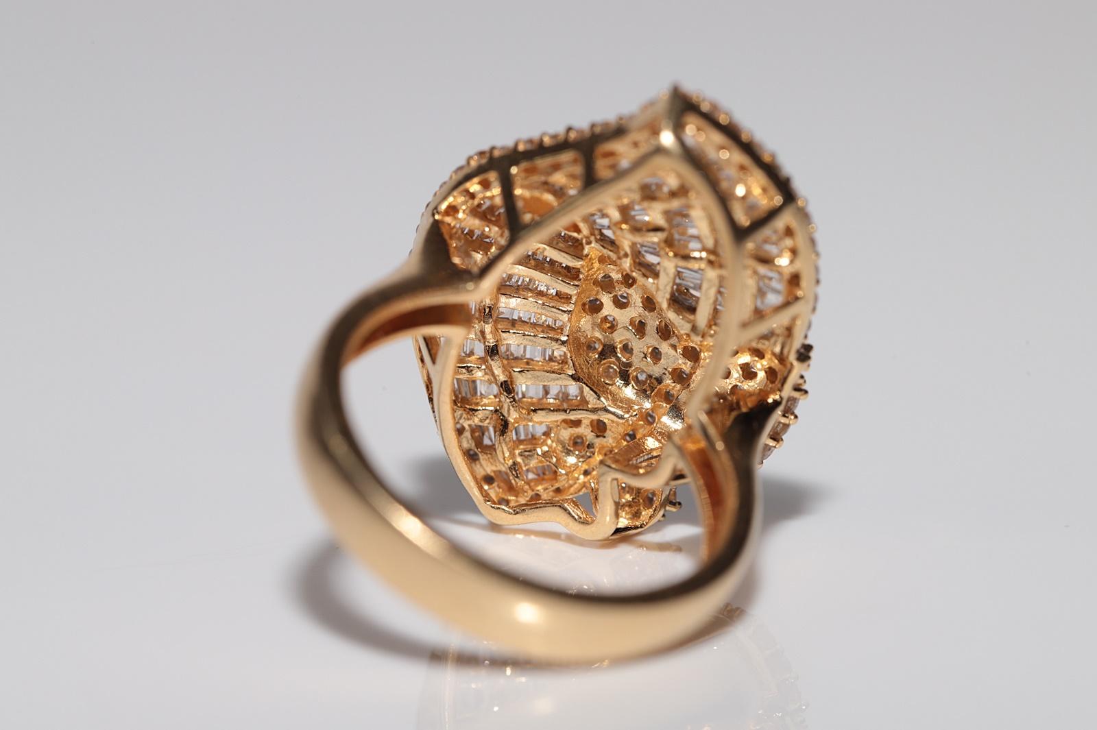 Vintage Circa 1990er Jahre 18k Gold natürlicher Diamant  Dekorierter Cluster-Ring im Angebot 8