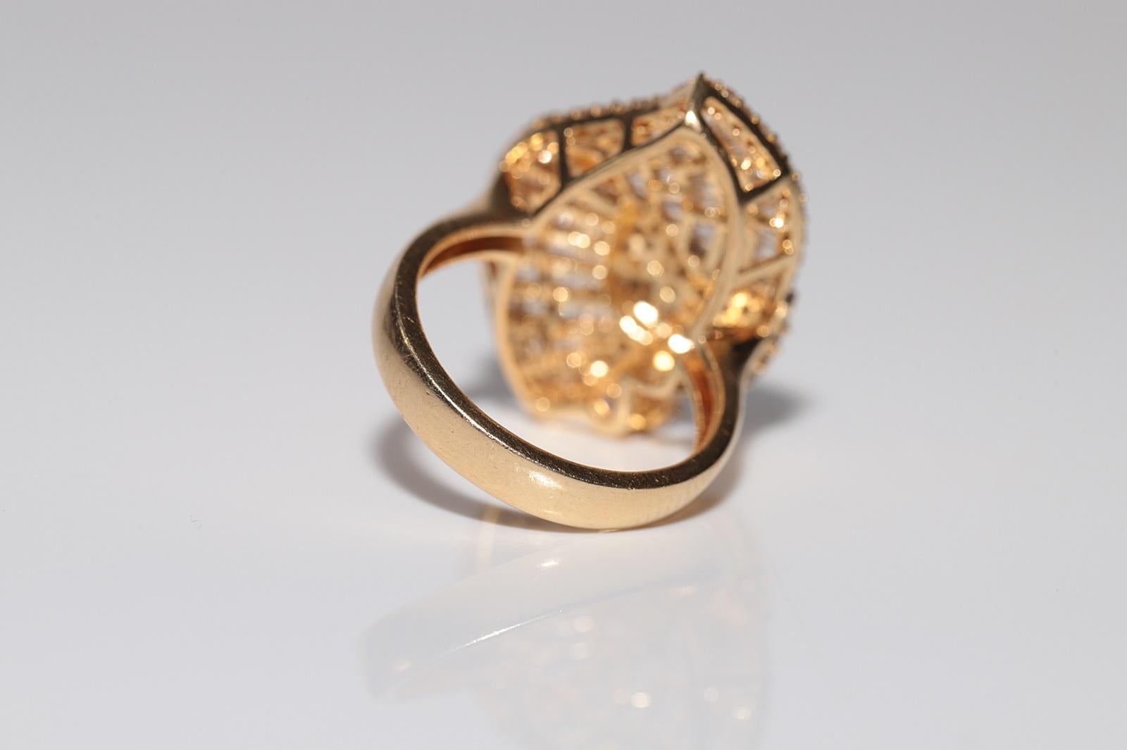 Vintage Circa 1990er Jahre 18k Gold natürlicher Diamant  Dekorierter Cluster-Ring im Angebot 9