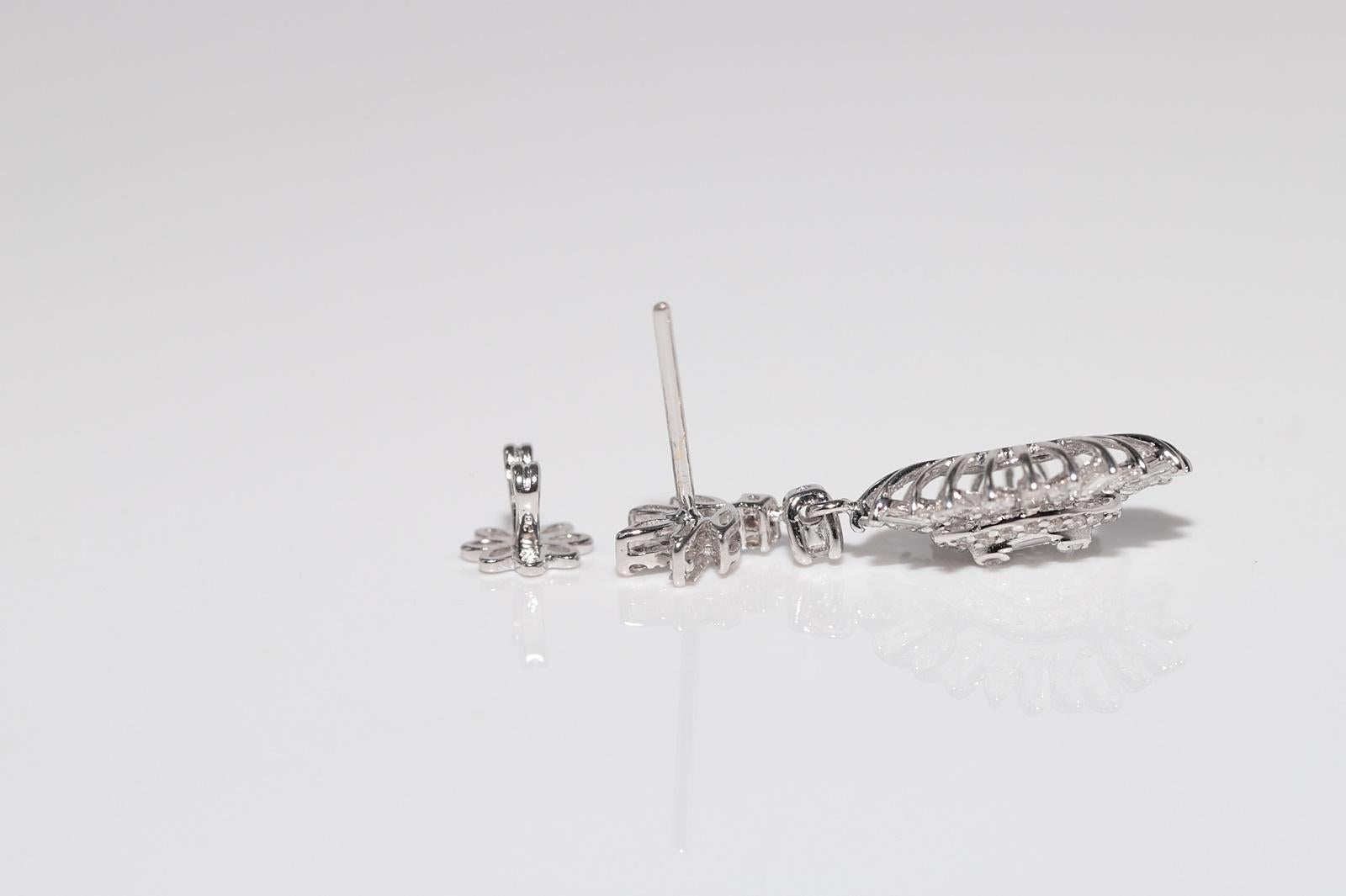Vintage Circa 1990er Jahre 18k Gold Natürlicher Diamant Dekorierter Tropfenohrring im Angebot 5