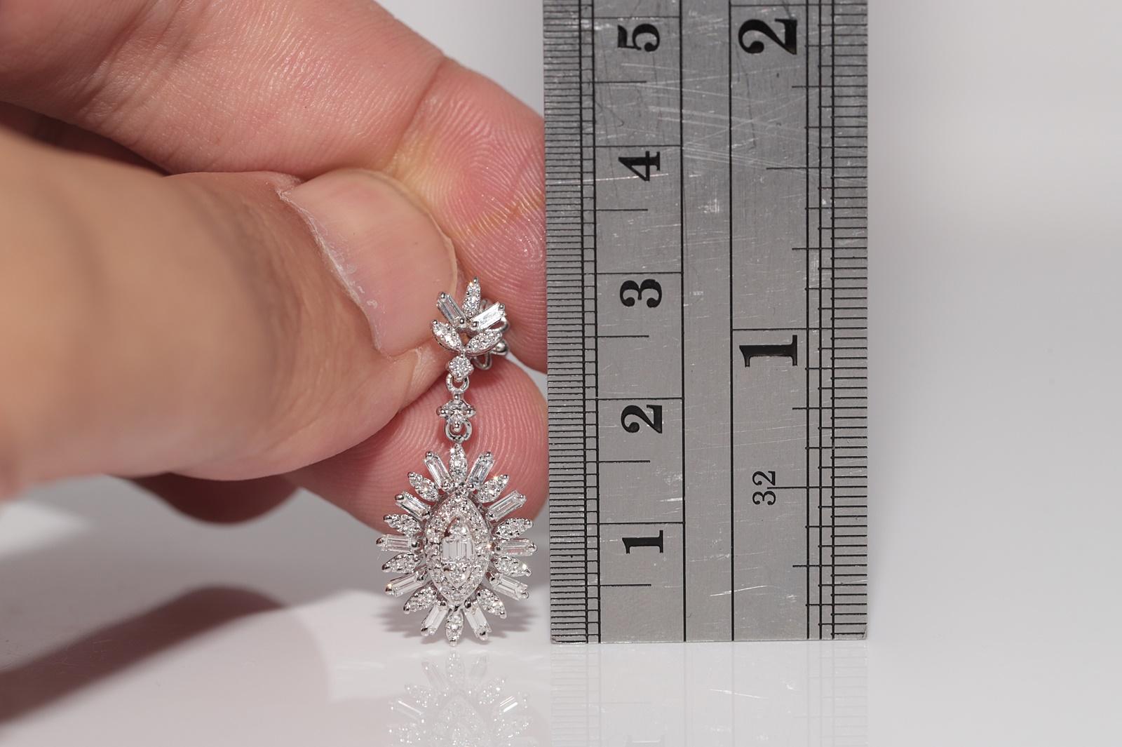 
In sehr gutem Zustand.
Das Gesamtgewicht beträgt 4.9 Gramm.
Insgesamt ist der Diamant 1,25 ct.
Der Diamant hat die Farbe F-G und die Reinheit vvs1-vs1.
Die Schachtel ist nicht enthalten.
Bitte kontaktieren Sie uns bei Fragen.