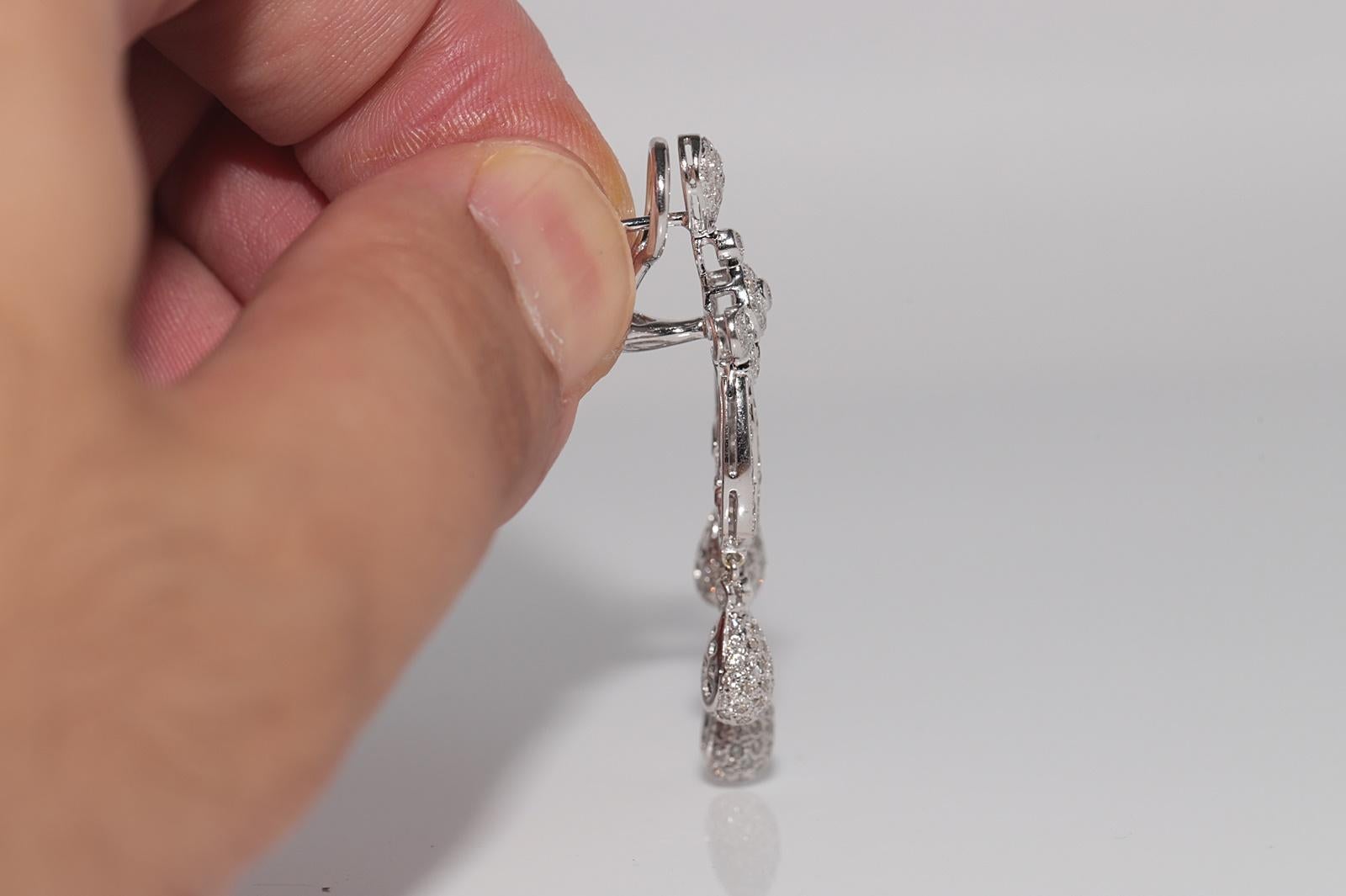 Vintage Circa 1990er Jahre 18k Gold Natürlicher Diamant Dekorierter Tropfenohrring im Angebot 2