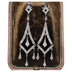 Vintage Circa 1990 Boucles d'oreilles pendantes en or 18k ornées de diamants naturels 