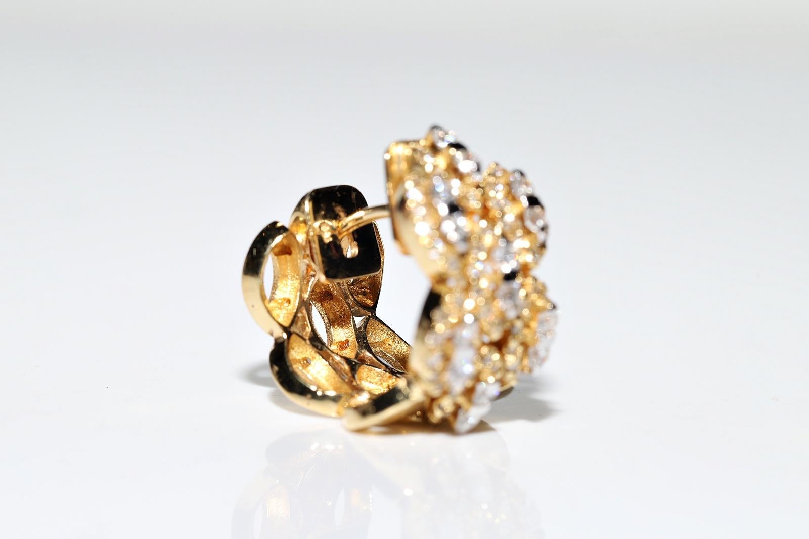 Vintage Circa 1990er Jahre 18k Gold Natürlicher Diamant-Ohrring mit Dekoration (Retro) im Angebot