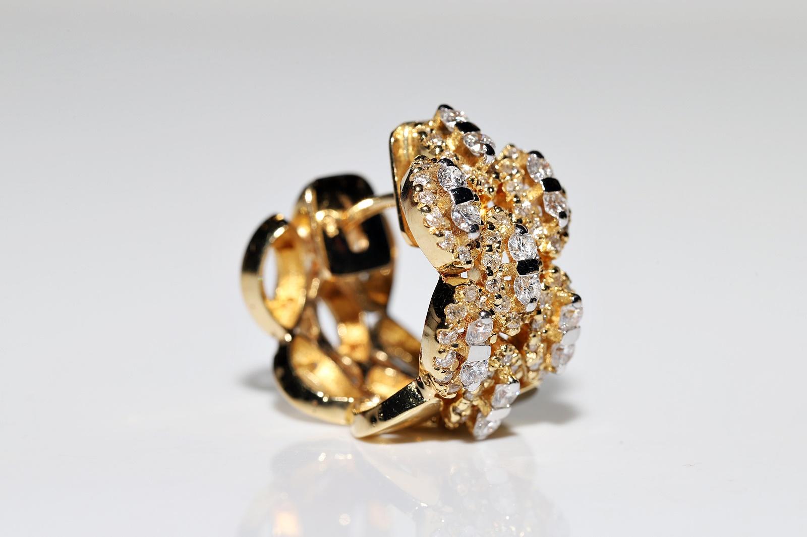 Vintage Circa 1990er Jahre 18k Gold Natürlicher Diamant-Ohrring mit Dekoration (Brillantschliff) im Angebot
