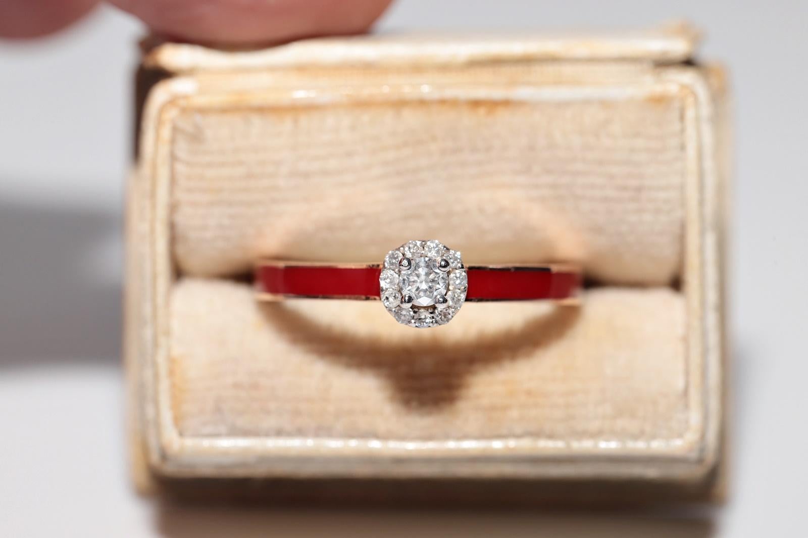 In sehr gutem Zustand.
Das Gesamtgewicht beträgt 3.1 Gramm.
Insgesamt ist Diamant 0,20 ct.
Der Diamant hat die Farbe H-I und die Reinheit s2-s3.
Ringgröße ist US 6.5
Wir können jede Größe herstellen.
Bitte kontaktieren Sie uns bei Fragen.