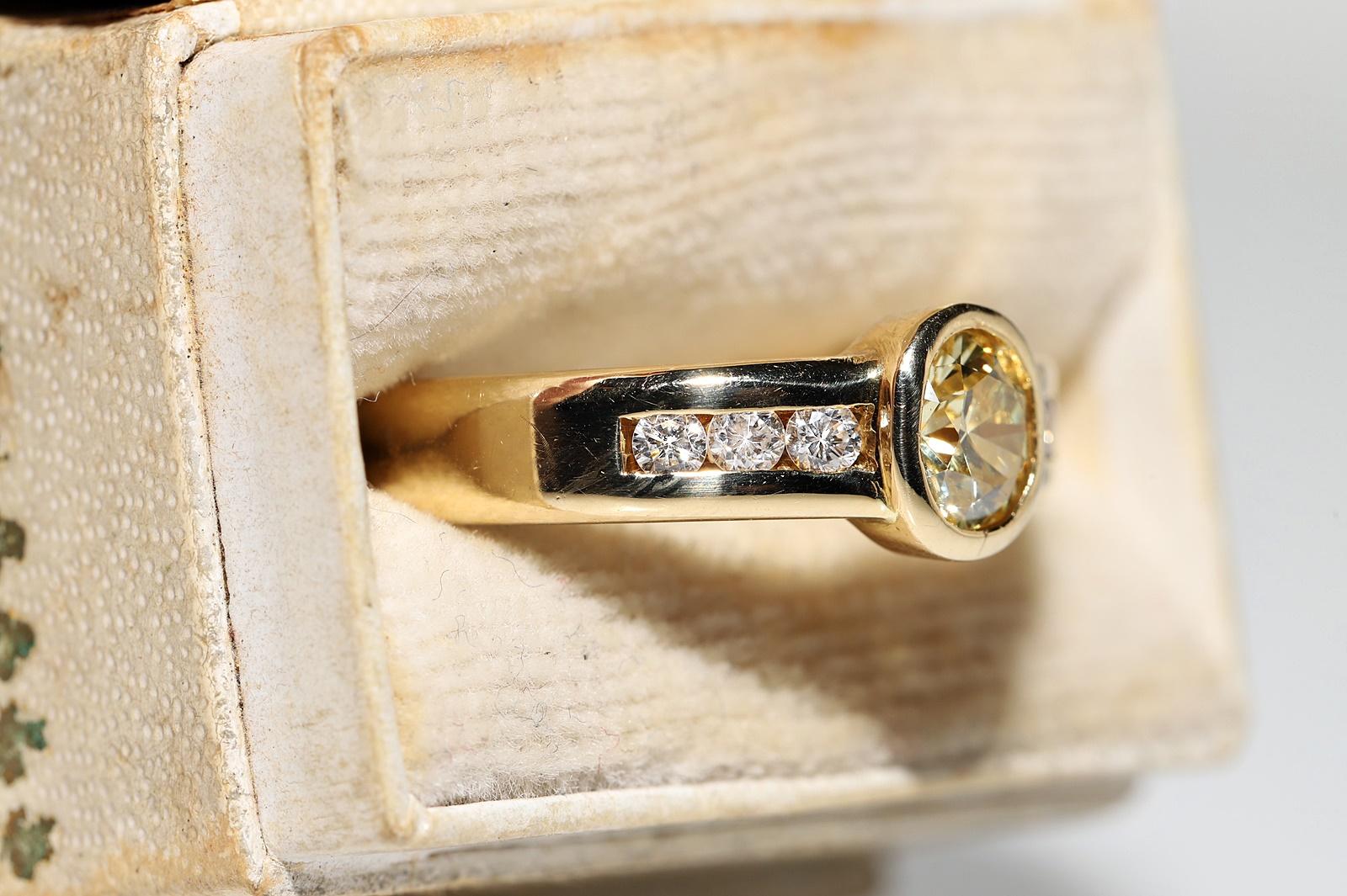 Verlobungsring, Vintage, ca. 1990er Jahre, 18 Karat Gold, natürlicher Diamant, dekoriert  (Brillantschliff) im Angebot