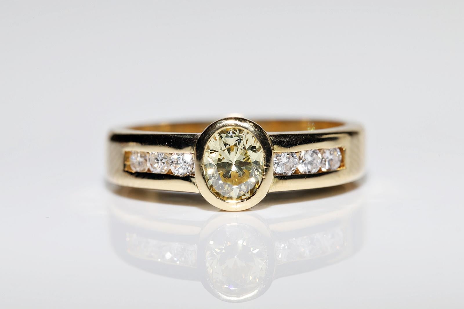Vintage Circa 1990s 18k Gold Natural Diamond Decorated Engagement Ring  In Good Condition For Sale In Fatih/İstanbul, 34